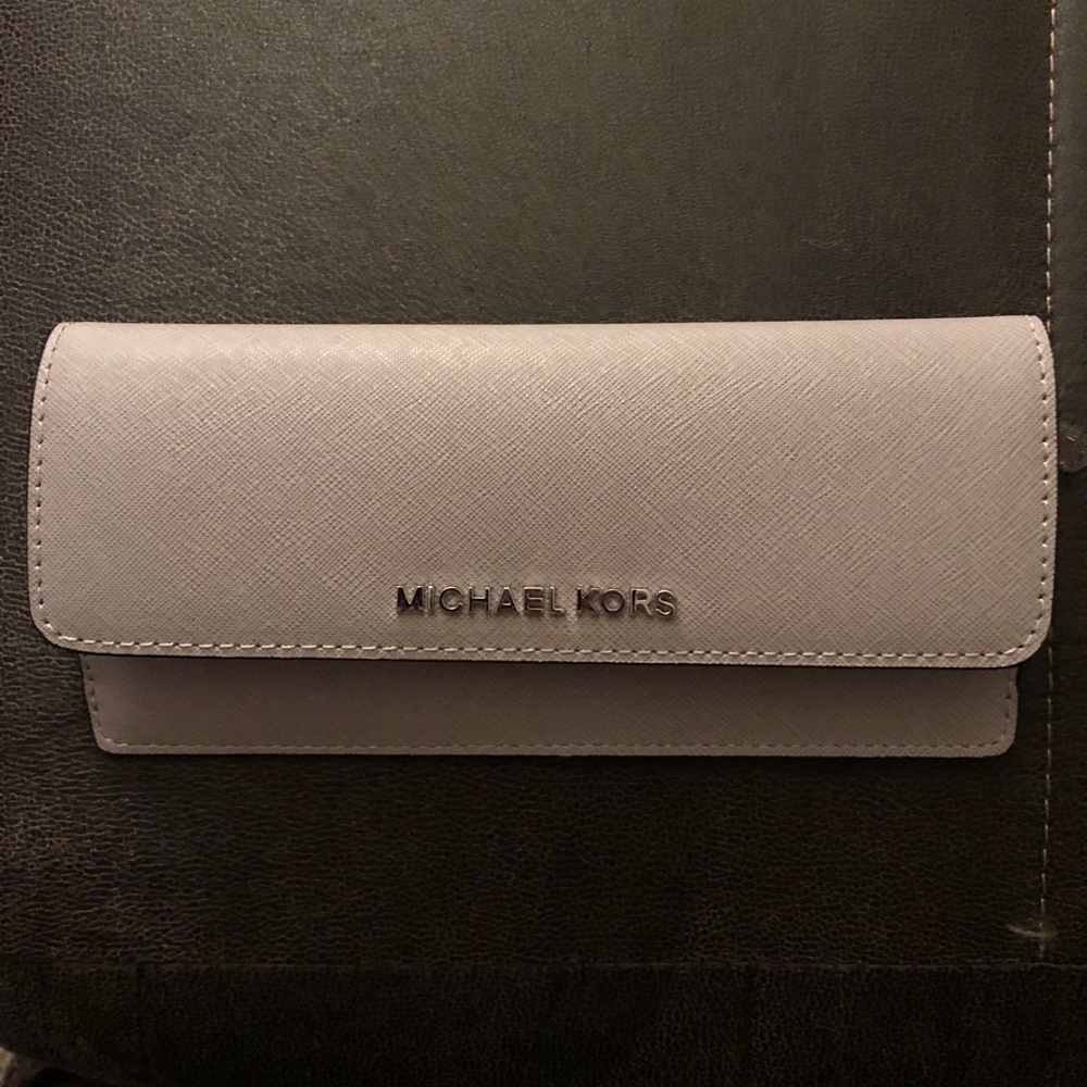 Michael Kors Saffiano Jet Set Travel Wallet